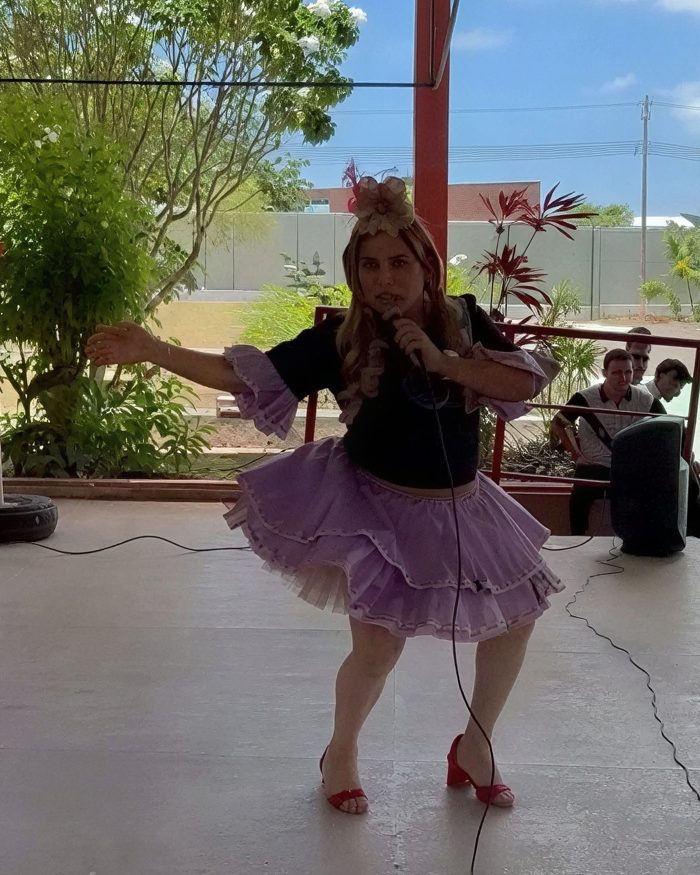 Damiana Star se apresentando